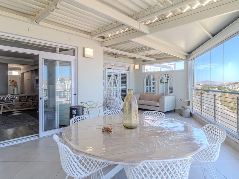 Fully Furnished Luxury Apartment with Spectacular Ocean and Table Mountain Views - Photo 3