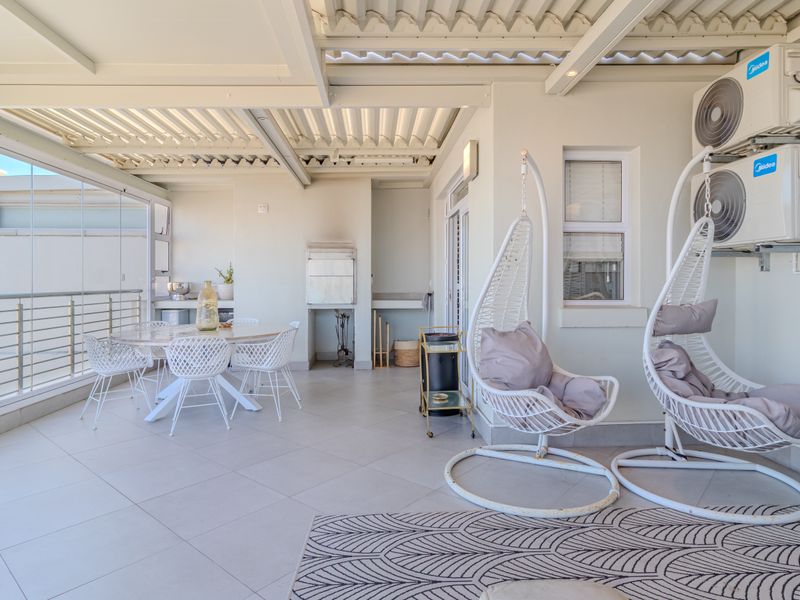 Fully Furnished Luxury Apartment with Spectacular Ocean and Table Mountain Views - Photo 4