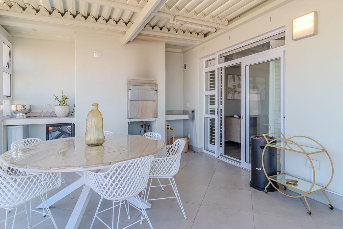 Fully Furnished Luxury Apartment with Spectacular Ocean and Table Mountain Views - Photo 5