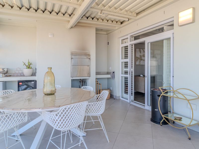 Fully Furnished Luxury Apartment with Spectacular Ocean and Table Mountain Views - Photo 5