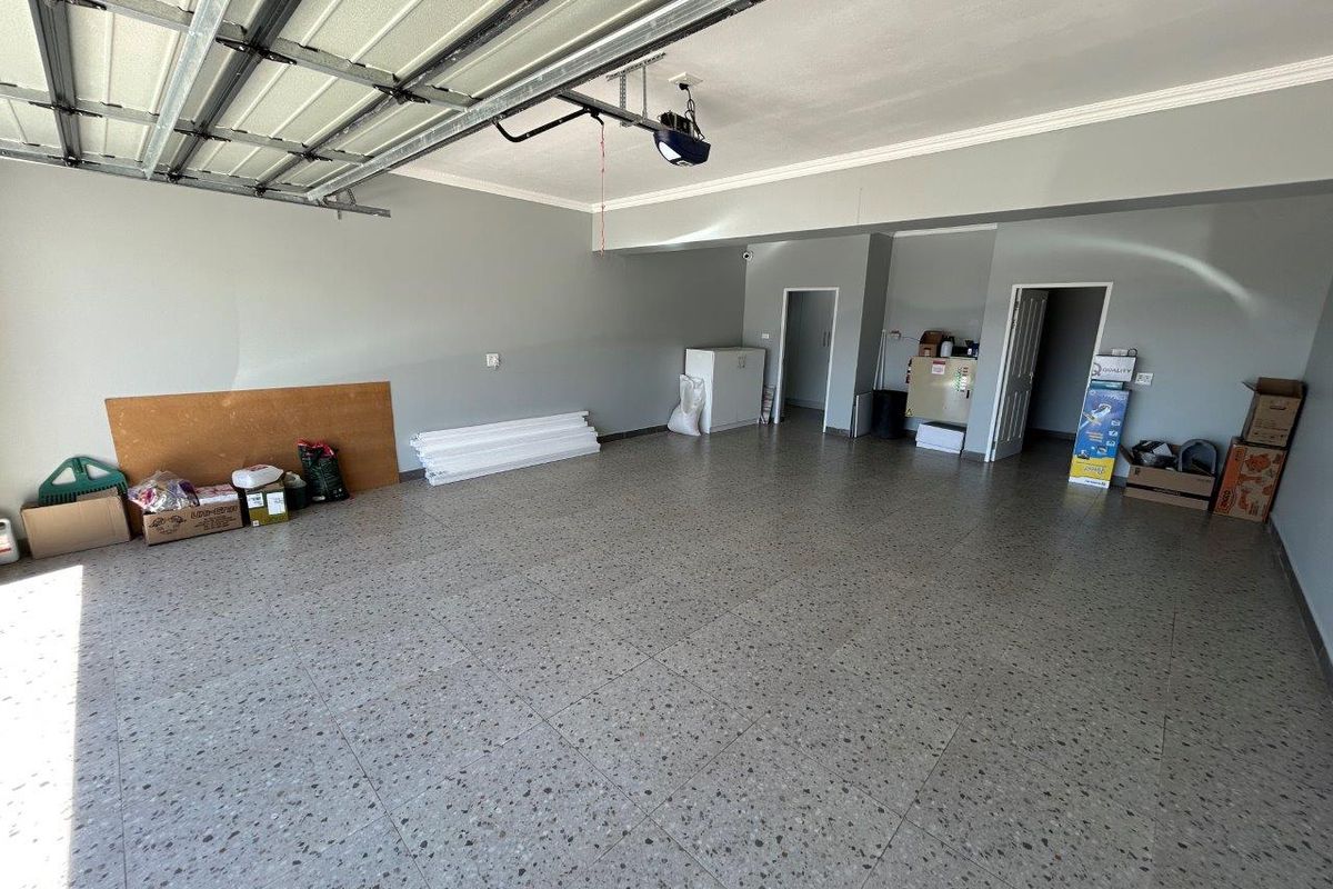 SPACIOUS  UPMARKET  HOME WITH ITS OWN LIFT ,AND PERMANENT STUNNING SEA AND MOUNTAIN VIEWS - Photo 5