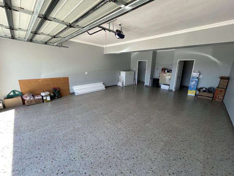 SPACIOUS  UPMARKET  HOME WITH ITS OWN LIFT ,AND PERMANENT STUNNING SEA AND MOUNTAIN VIEWS - Photo 5