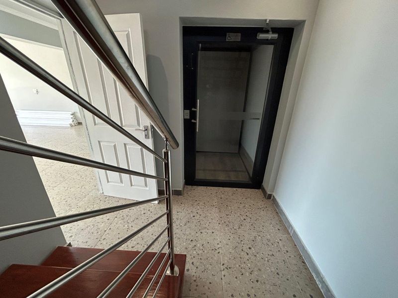 SPACIOUS  UPMARKET  HOME WITH ITS OWN LIFT ,AND PERMANENT STUNNING SEA AND MOUNTAIN VIEWS - Photo 10