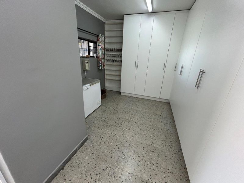 SPACIOUS  UPMARKET  HOME WITH ITS OWN LIFT ,AND PERMANENT STUNNING SEA AND MOUNTAIN VIEWS - Photo 6