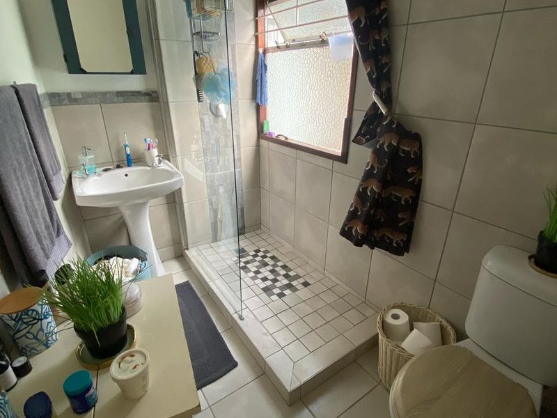 IMMACULATE UNIT FOR SALE - WITH CHARACTER - Photo 6