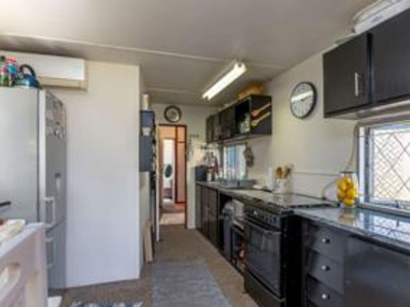 IMMACULATE UNIT FOR SALE - WITH CHARACTER - Photo 4