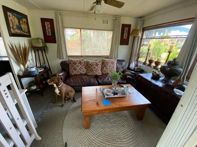 IMMACULATE UNIT FOR SALE - WITH CHARACTER - Photo 2