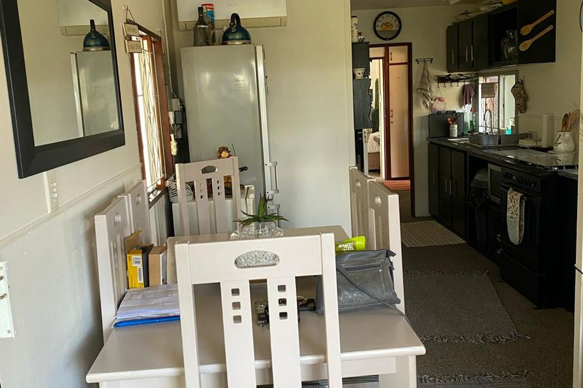 IMMACULATE UNIT FOR SALE - WITH CHARACTER - Photo 3