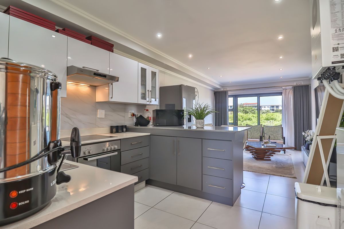 Immaculate 2 Bedroom Apartment for Sale in Umhlanga - Photo 3