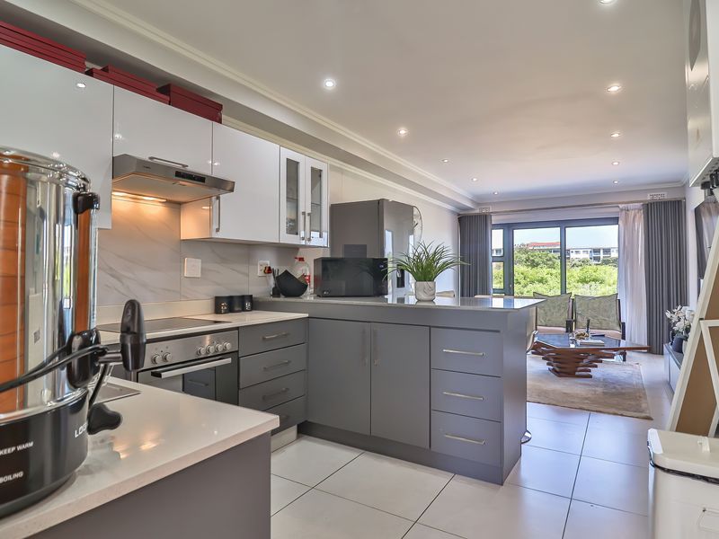 Immaculate 2 Bedroom Apartment for Sale in Umhlanga - Photo 3