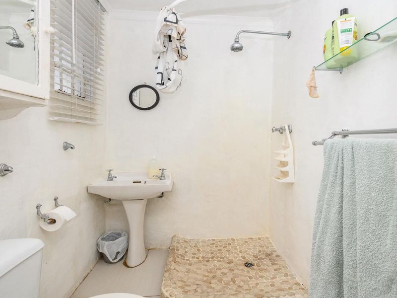 CENTRAL 4 BED 2 BATH HOUSE FOR SALE - Photo 10