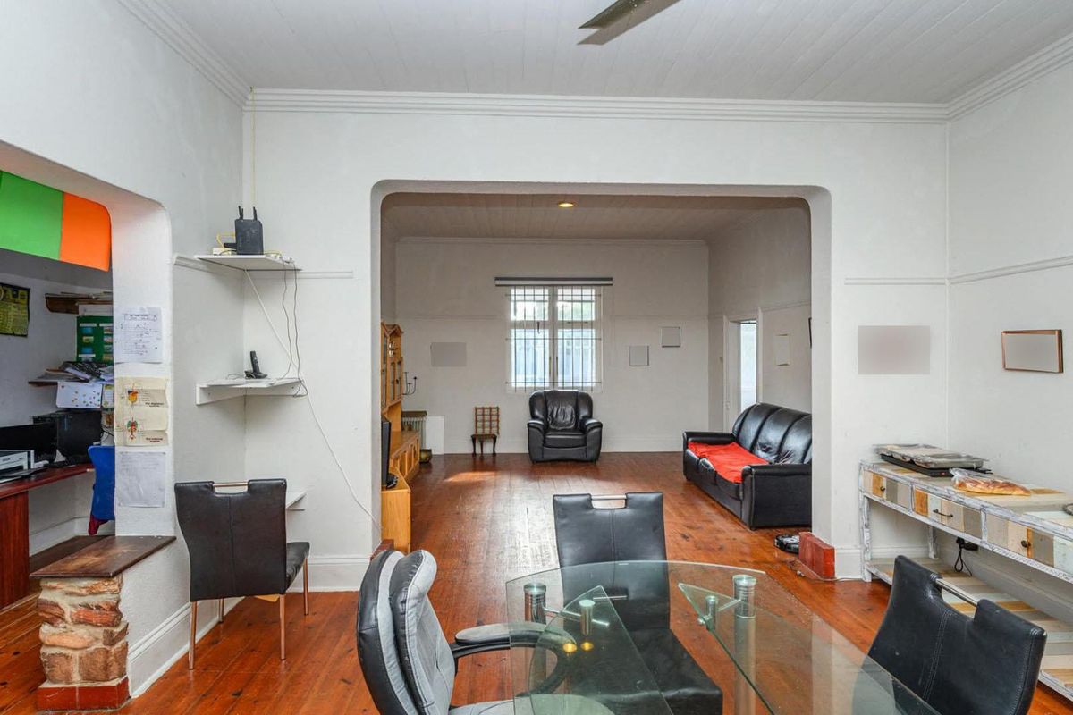 CENTRAL 4 BED 2 BATH HOUSE FOR SALE - Photo 3