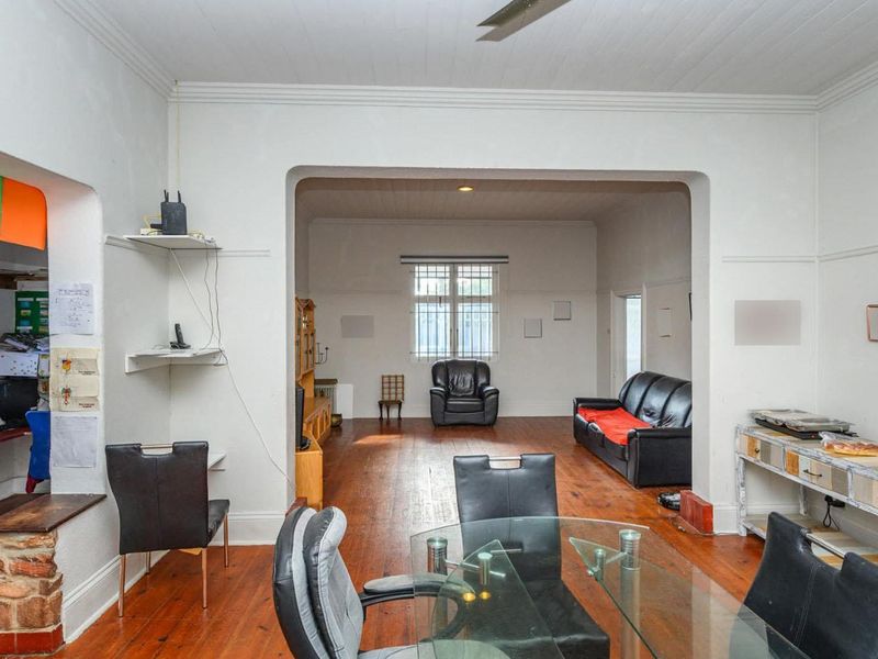 CENTRAL 4 BED 2 BATH HOUSE FOR SALE - Photo 3