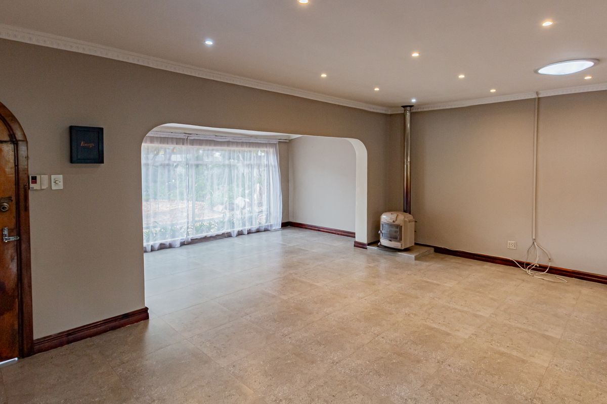 4-Bedroom Home with Pool – Ideal for Families or Swim School Operators - Photo 3