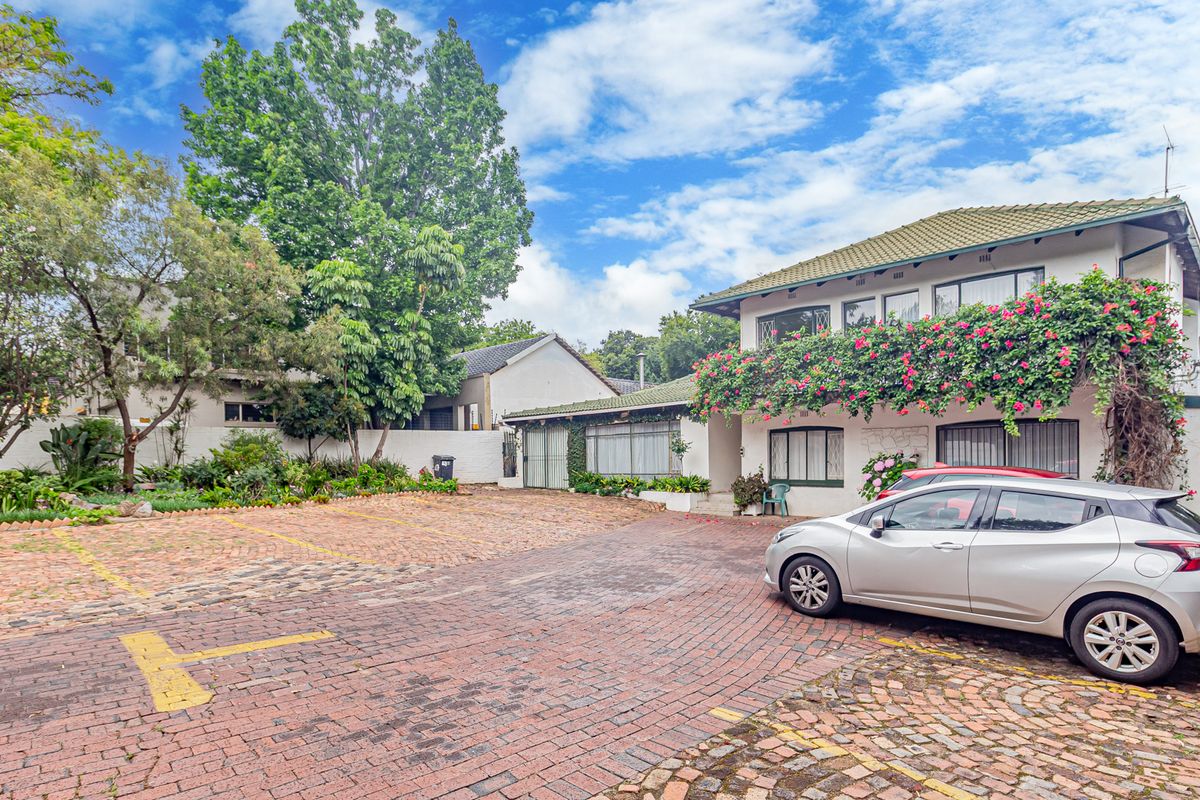 4-Bedroom Home with Pool – Ideal for Families or Swim School Operators - Photo 2