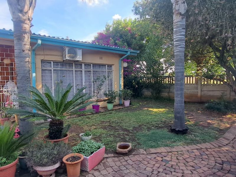 3 Bedroom hous for sale in Brakpan central - Photo 2