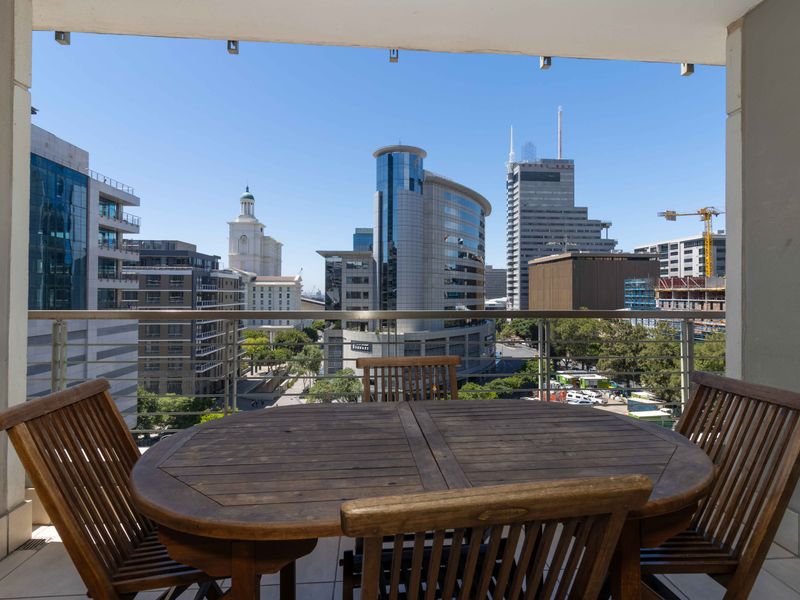 Luxury Living in the Heart of the City - Photo 3