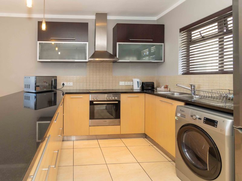 Spacious 1 & 2 Bedroom Units + Penthouses - Photo 8