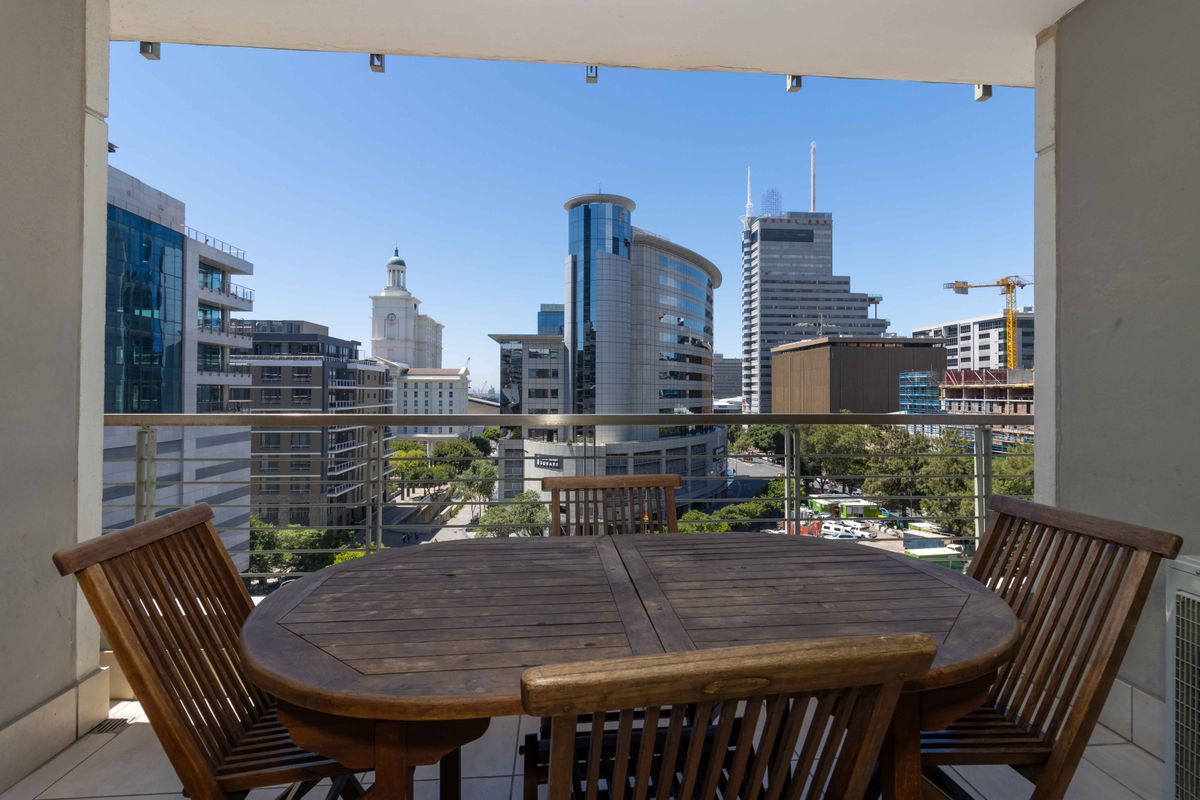 Premium Amenities: Rooftop Pool, Gym & 24-Hour Security - Photo 3