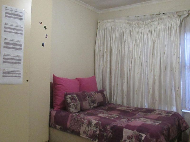 Spacious & Modern 3-Bedroom Family Home on a Generous Erf - Photo 7