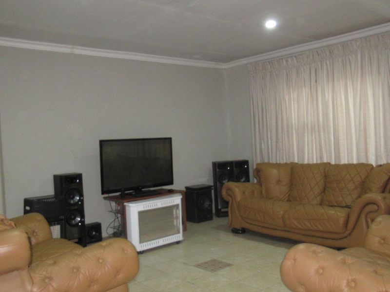 Spacious & Modern 3-Bedroom Family Home on a Generous Erf - Photo 6