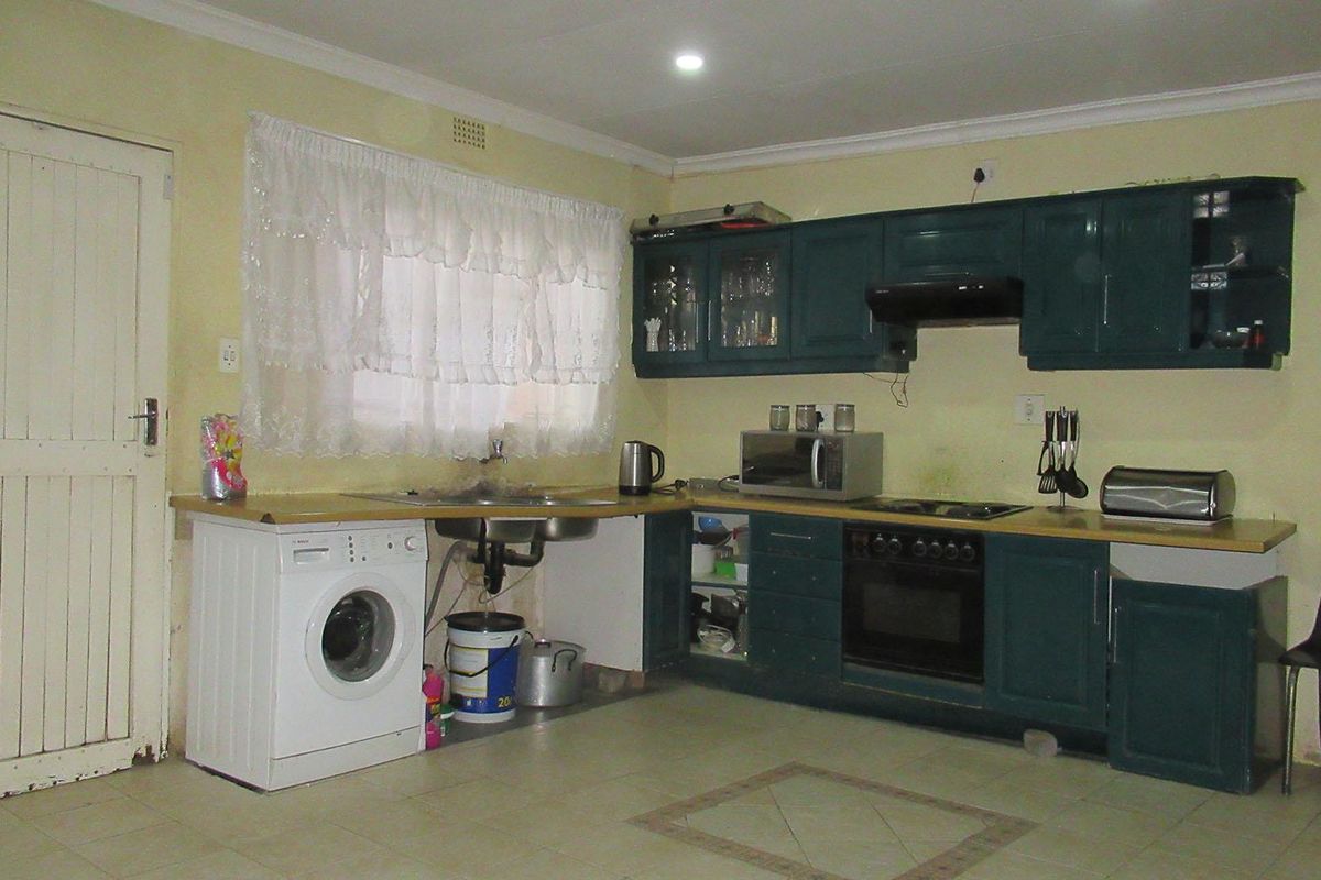 Spacious & Modern 3-Bedroom Family Home on a Generous Erf - Photo 3