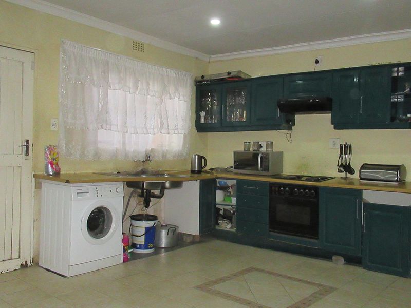 Spacious & Modern 3-Bedroom Family Home on a Generous Erf - Photo 3