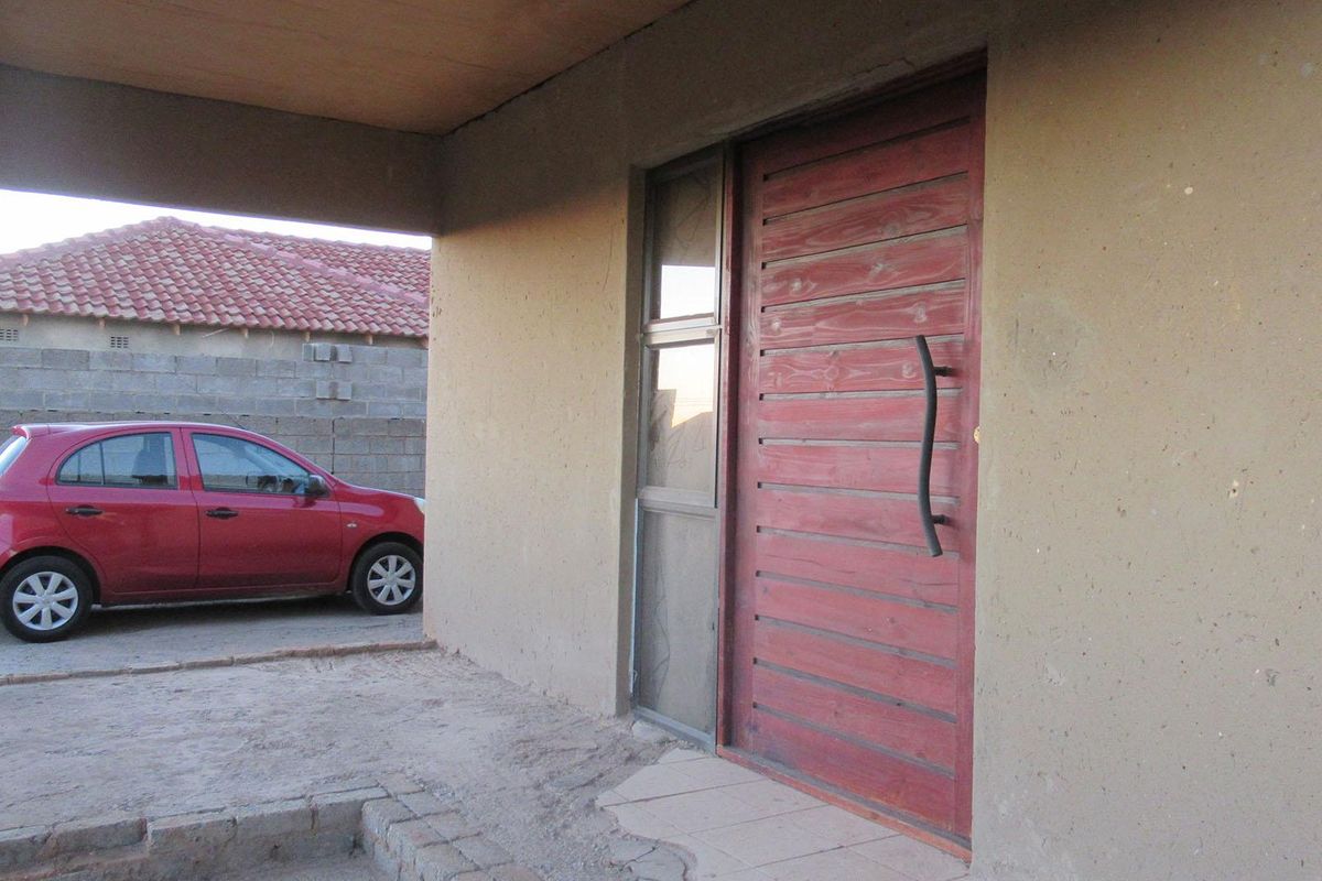 Spacious & Modern 3-Bedroom Family Home on a Generous Erf - Photo 2