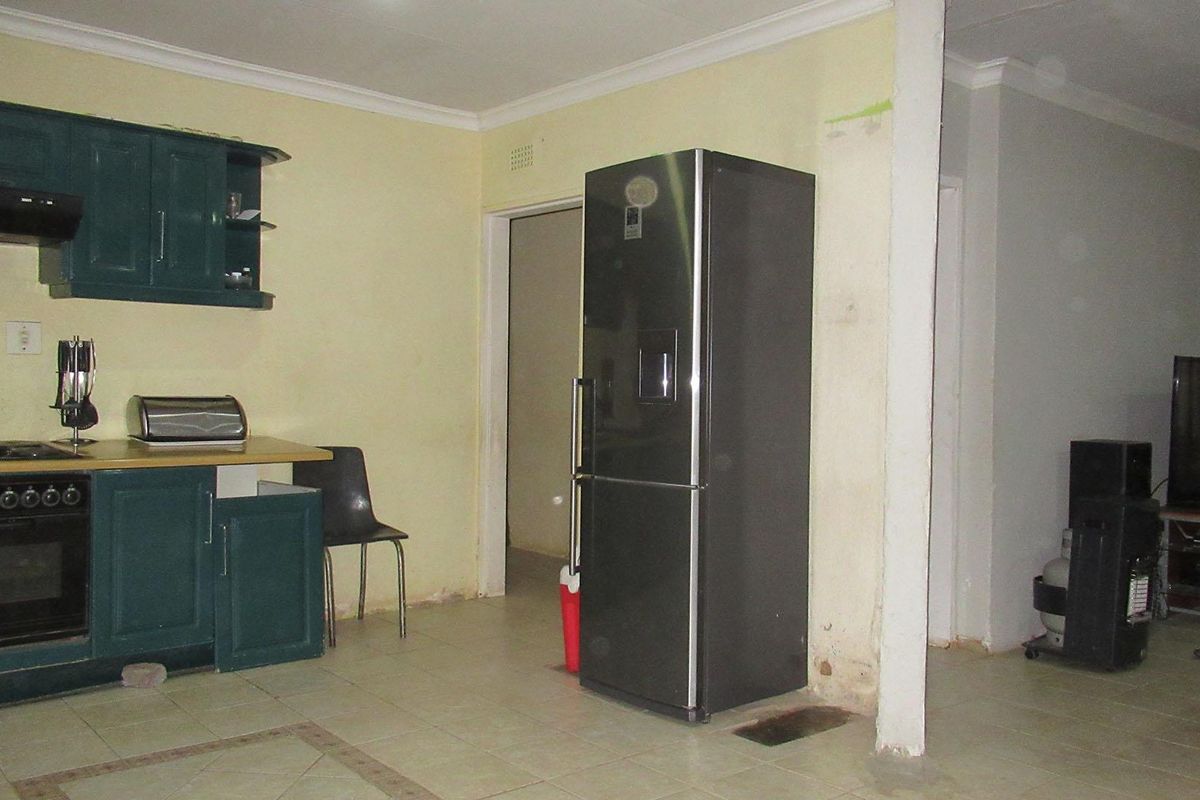 Spacious & Modern 3-Bedroom Family Home on a Generous Erf - Photo 4