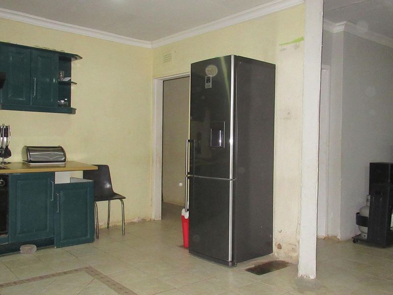 Spacious & Modern 3-Bedroom Family Home on a Generous Erf - Photo 4