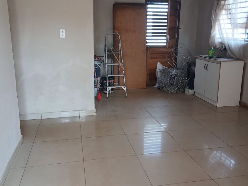 Spacious & Versatile Family Home with Income Potential in Extension 10 - Photo 7