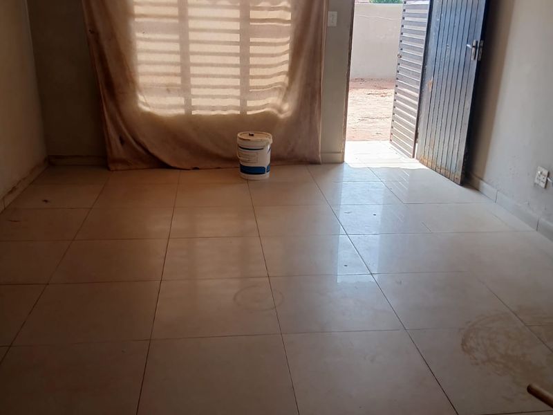 Spacious & Versatile Family Home with Income Potential in Extension 10 - Photo 6