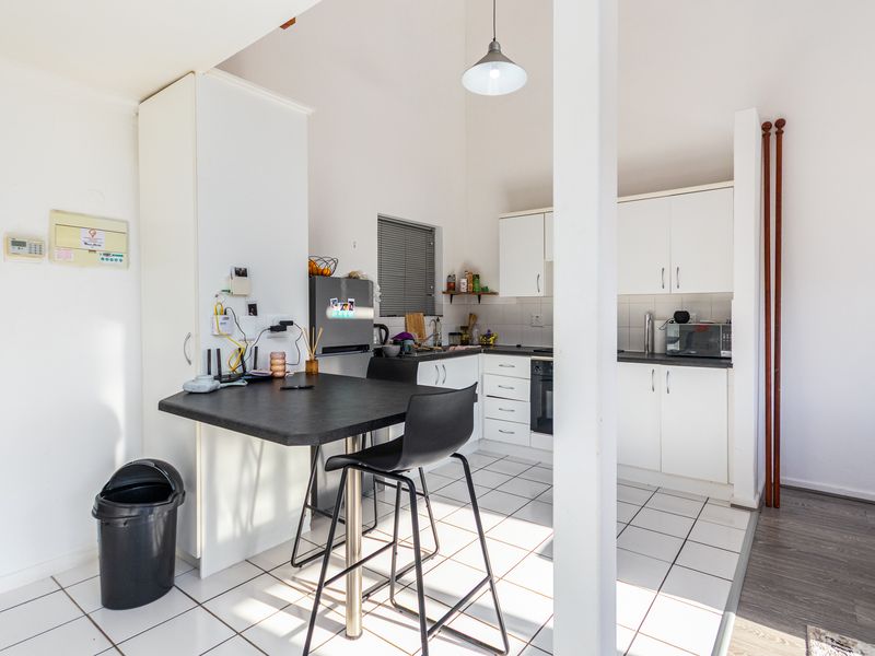 Apartment Pending Sale In Cape Town - Photo 6