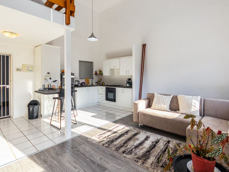 Apartment Pending Sale In Cape Town - Photo 3