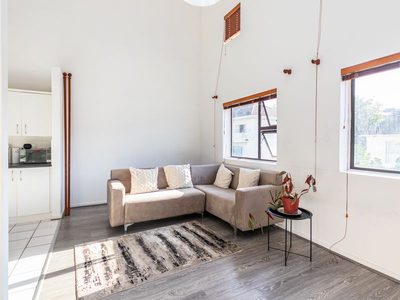 Apartment Pending Sale In Cape Town - Photo 2