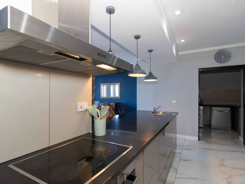 Flagship Penthouse Investment in Cape Town’s Icon Building - Photo 5