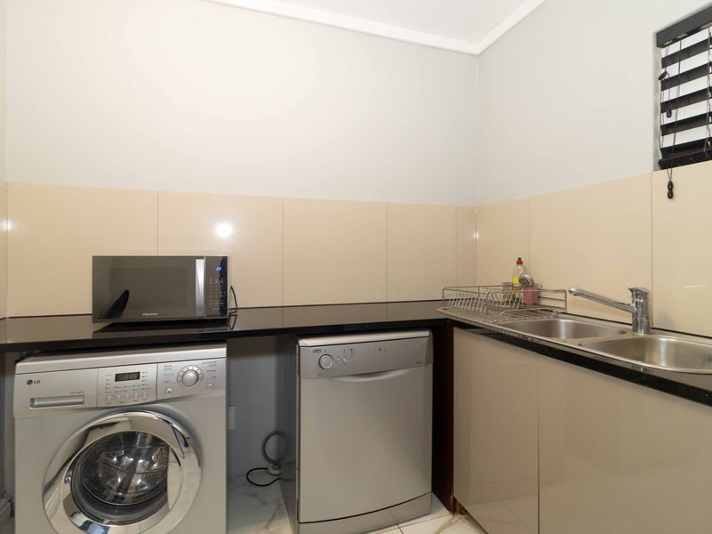 Flagship Penthouse Investment in Cape Town’s Icon Building - Photo 9