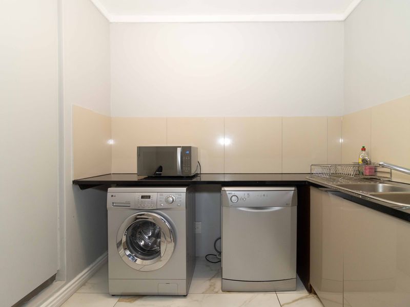 Flagship Penthouse Investment in Cape Town’s Icon Building - Photo 7