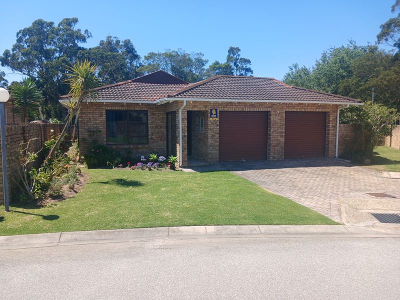 BEVERLEY GROVE 3 BED 2 BATH FREEHOLD HOME IN SECURE ESTATE FOR SALE - Photo 2