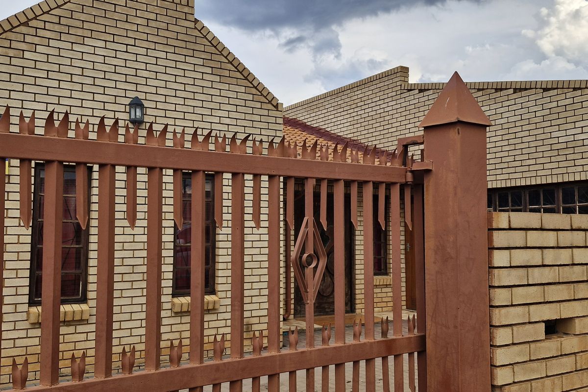 3-Bedroom House to Rent – Mamelodi Ext 4 for R6000 - Photo 2