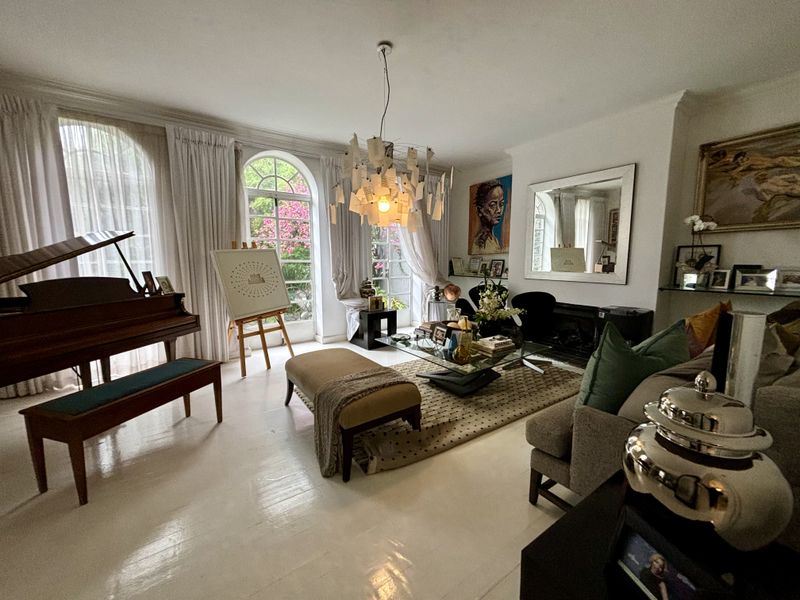 3 Bedroom, 4 Bathroom Home for rental in Parktown Johannesburg - Photo 10