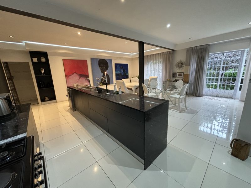 3 Bedroom, 4 Bathroom Home for rental in Parktown Johannesburg - Photo 7