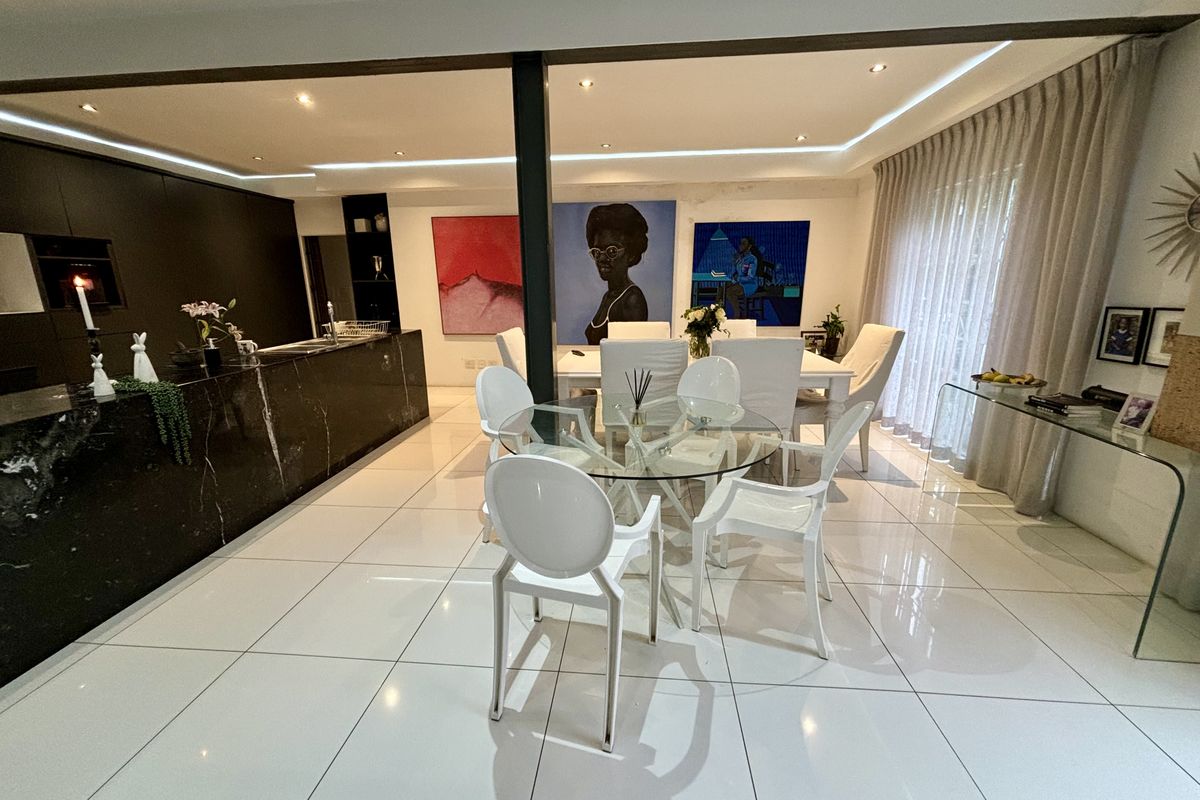 3 Bedroom, 4 Bathroom Home for rental in Parktown Johannesburg - Photo 3