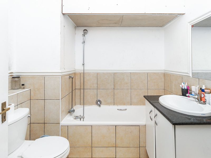 Modern Morningside 2 bed , 2 Bath Apartment in Prime Location - Photo 10