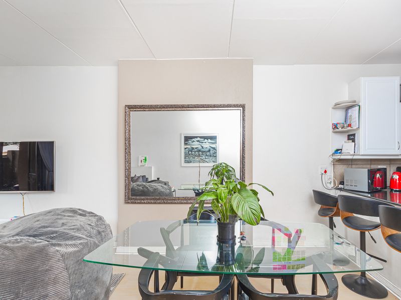 Modern Morningside 2 bed , 2 Bath Apartment in Prime Location - Photo 5