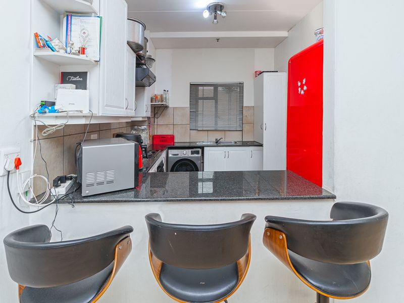 Modern Morningside 2 bed , 2 Bath Apartment in Prime Location - Photo 3