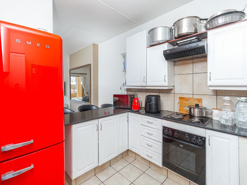 Modern Morningside 2 bed , 2 Bath Apartment in Prime Location - Photo 2