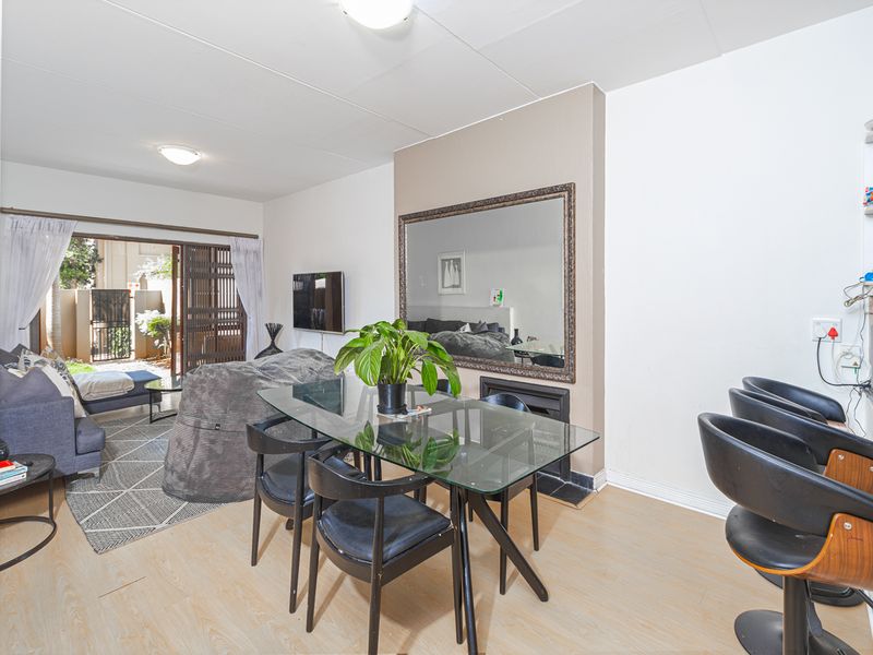 Modern Morningside 2 bed , 2 Bath Apartment in Prime Location - Photo 4