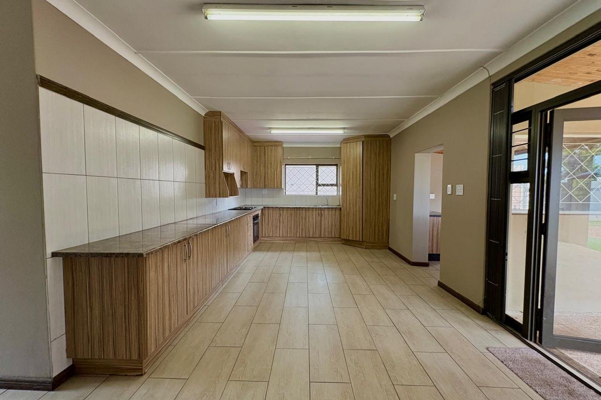 Stunning 3-Bedroom Family Home for Sale in Sonneveld Estate - Photo 5