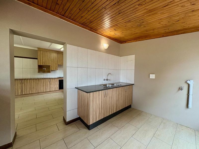 Stunning 3-Bedroom Family Home for Sale in Sonneveld Estate - Photo 7